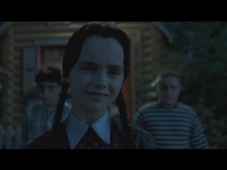 smile wednesday addams)